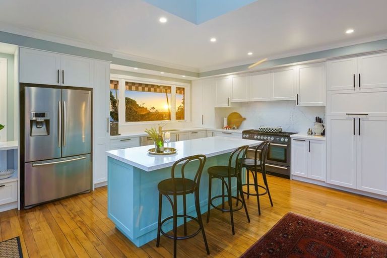 Photo of property in 52-56 Winara Avenue, Waikanae, 5036