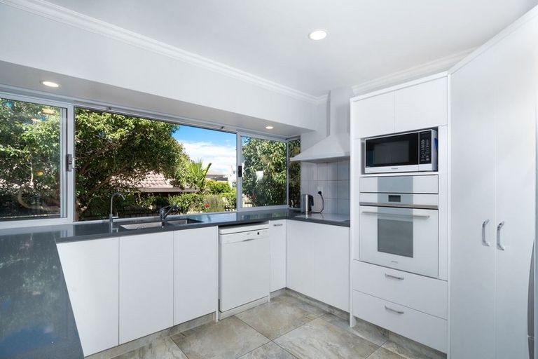 Photo of property in 15 Ferntree Terrace, West Harbour, Auckland, 0618