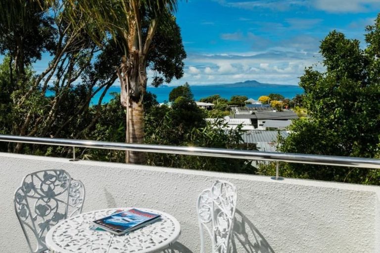 Photo of property in 1/3 Auld Street, Torbay, Auckland, 0630