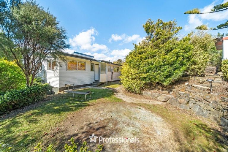 Photo of property in 118 Holborn Drive, Stokes Valley, Lower Hutt, 5019