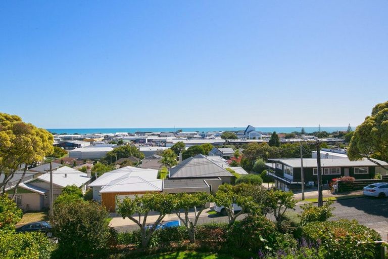 Photo of property in 124 Pendarves Street, New Plymouth, 4312