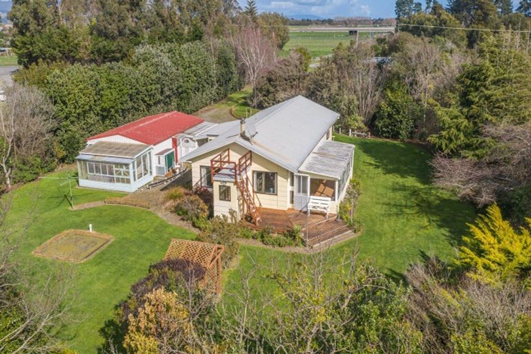 Photo of property in 218 Hokio Beach Road, Levin, 5571