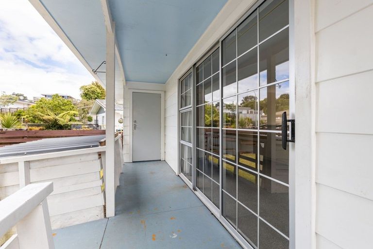Photo of property in 1/6 Waterloo Place, Westown, New Plymouth, 4310