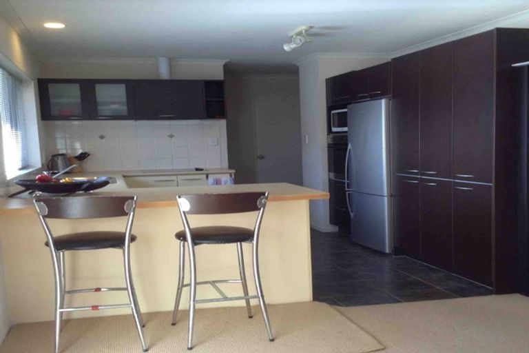 Photo of property in 30 Sandwick Drive, Weymouth, Auckland, 2103
