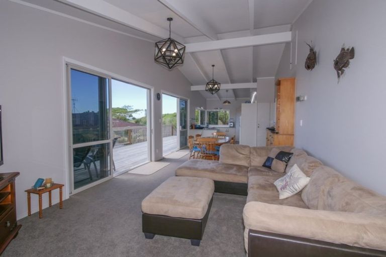 Photo of property in 20 Stratford Drive, Cable Bay, 0420