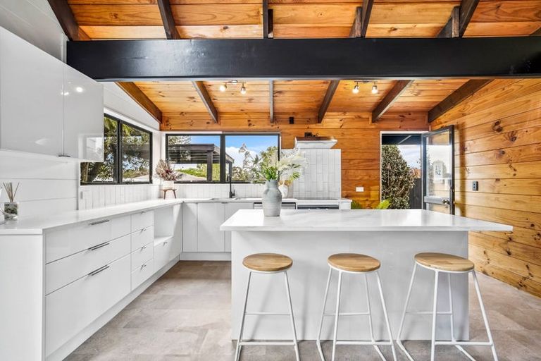 Photo of property in 37 Collins Road, Melville, Hamilton, 3206