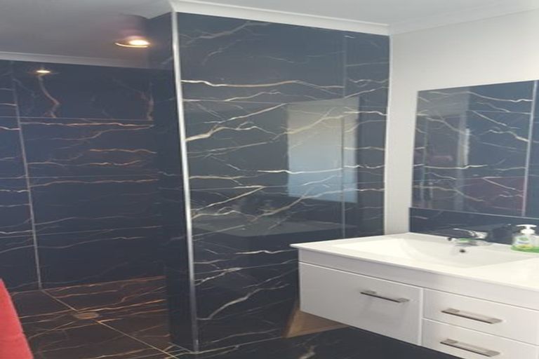 Photo of property in 31 Harbour Crest Drive, Waiuku, 2123