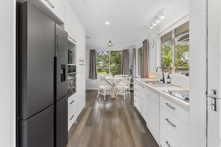 Photo of property in 11 Sun Valley, Hatfields Beach, Orewa, 0931