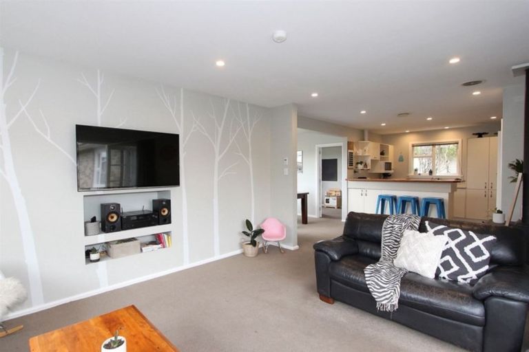 Photo of property in 42 Emlyn Place, Avondale, Christchurch, 8061