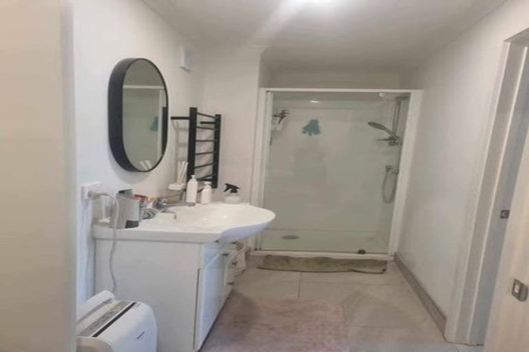 Photo of property in 1/104 Hillside Road, Glenfield, Auckland, 0627