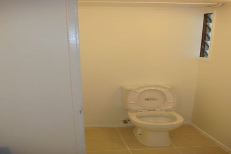Photo of property in 20 Serwayne Place, Sunnyvale, Auckland, 0612