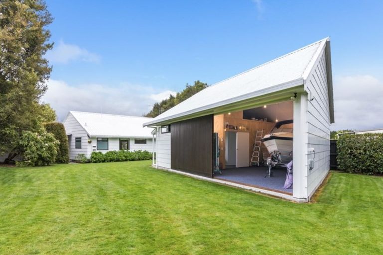 Photo of property in 28 Candu Lane, Kinloch, Taupo, 3377