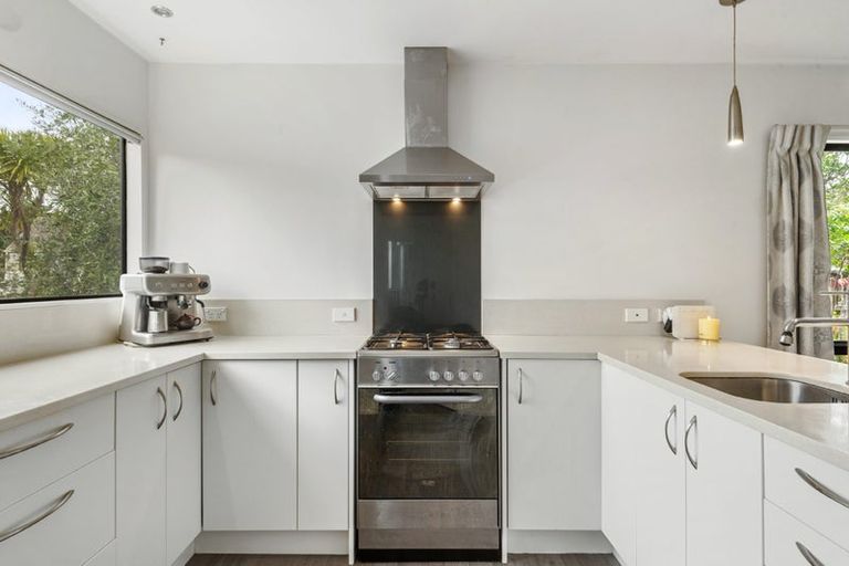 Photo of property in 2/38 Gatman Street, Birkdale, Auckland, 0626