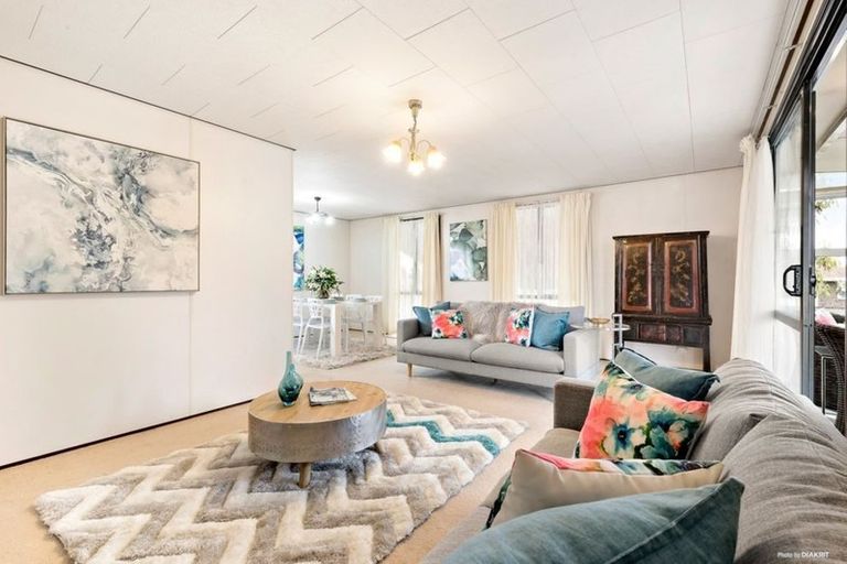 Photo of property in 2/115 Old Wairoa Road, Papakura, 2110