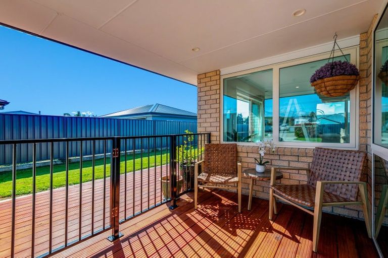 Photo of property in 17 Bell Street, Otane, 4202