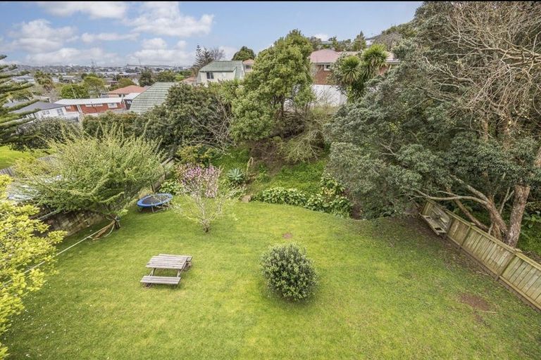 Photo of property in 30 Te Anau Place, Pakuranga Heights, Auckland, 2010