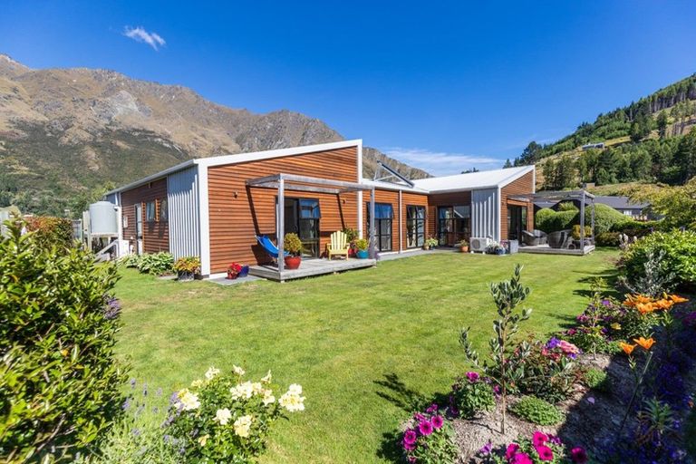 Photo of property in 4 Evening Star Road, Arthurs Point, Queenstown, 9371