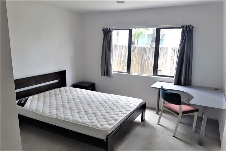 Photo of property in 158a East Coast Road, Forrest Hill, Auckland, 0620