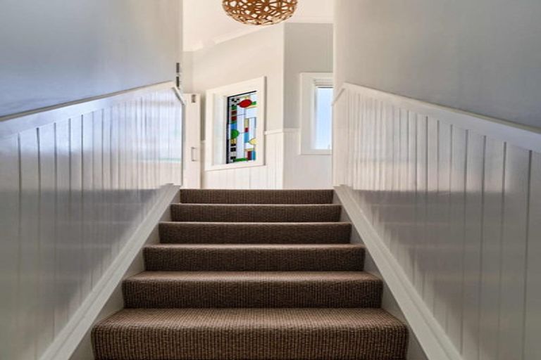 Photo of property in 147 Marine Parade, Eastbourne, Lower Hutt, 5013