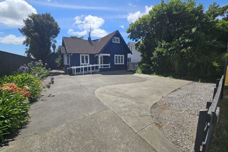 Photo of property in 810 Heretaunga Street East, Parkvale, Hastings, 4122
