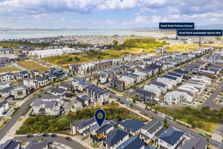 Photo of property in 8 Hato Road, Hobsonville, Auckland, 0616