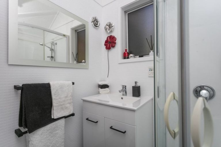 Photo of property in 24 Larkins Street, Helensburgh, Dunedin, 9010