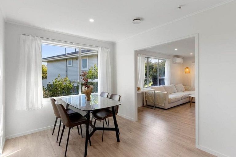 Photo of property in 38 Sunline Avenue, Massey, Auckland, 0614