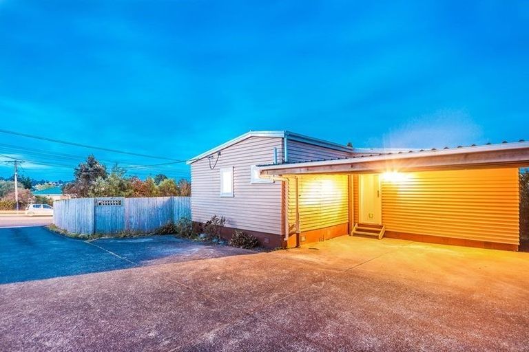 Photo of property in 70 Forrest Hill Road, Forrest Hill, Auckland, 0620