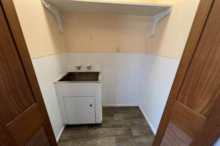 Photo of property in 6 Tiraumea Street, Palmerston North, 4410