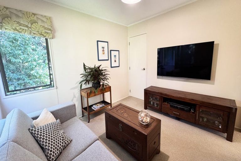 Photo of property in 11 Fitzpatrick Place, Chatswood, Auckland, 0626