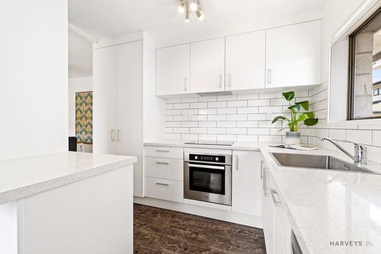 Photo of property in 2/56 Te Atatu Road, Te Atatu South, Auckland, 0610