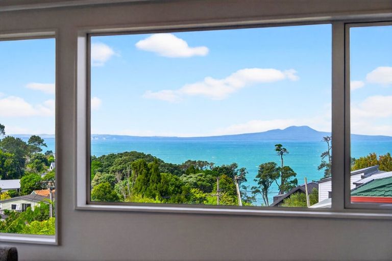 Photo of property in 8a Tipau Street, Torbay, Auckland, 0630