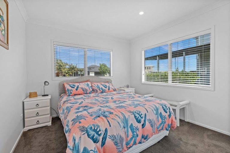 Photo of property in 6 Fred Carr Place, One Tree Point, 0118