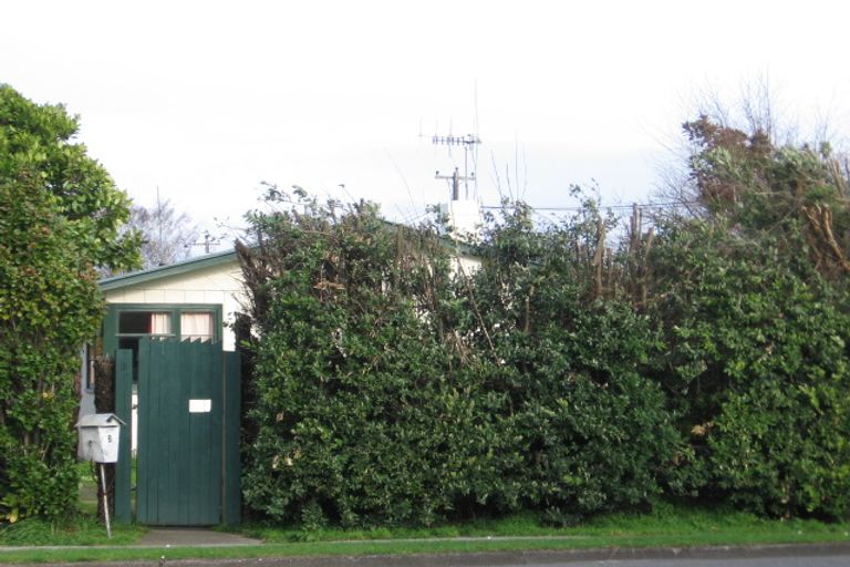 Photo of property in 2 College Street, Awapuni, Palmerston North, 4412