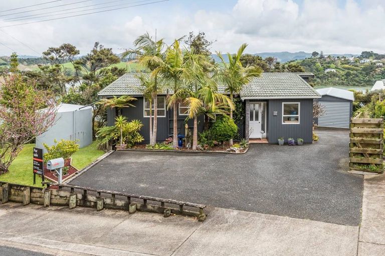 Photo of property in 3 Kanuka Road, Sandspit, Warkworth, 0982