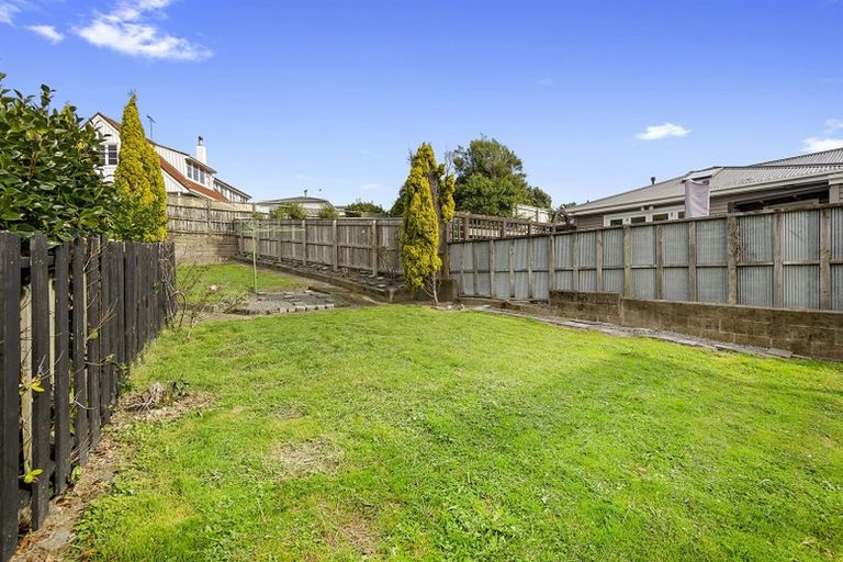 Photo of property in 32 Collins Avenue, Tawa, Wellington, 5028