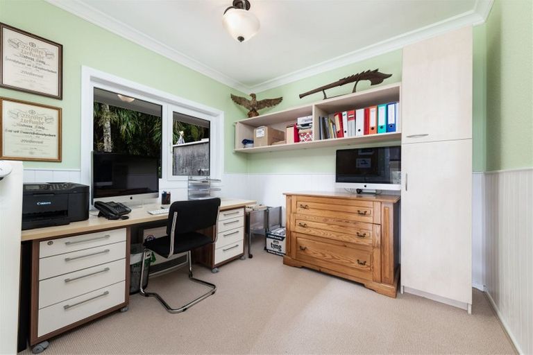 Photo of property in 408b Scenic Drive, Waiatarua, Auckland, 0612