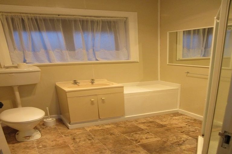 Photo of property in 70 Rangitoto Road, Papatoetoe, Auckland, 2025