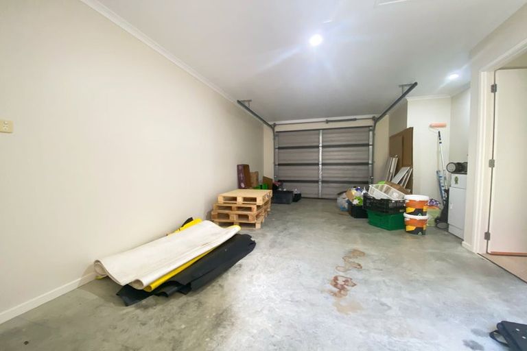 Photo of property in 21 Claywest Place, Glen Eden, Auckland, 0602