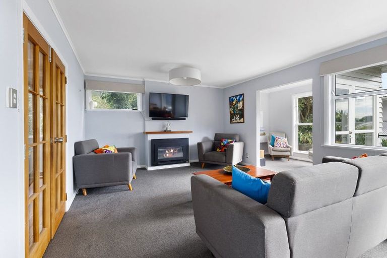 Photo of property in 9 Rona Street, Eastbourne, Lower Hutt, 5013