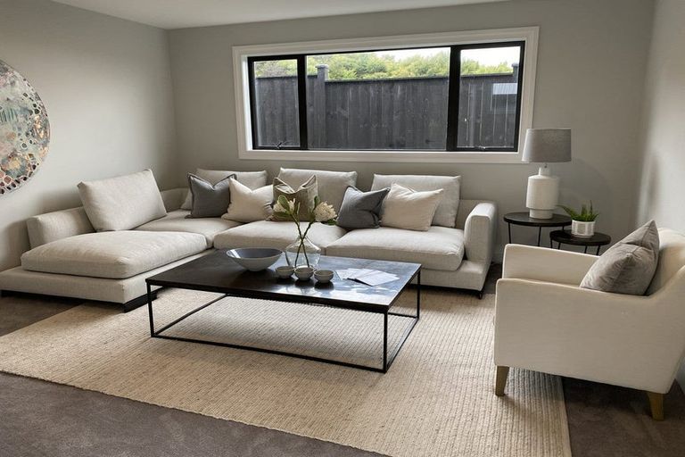 Photo of property in 40 Paparahi Place, Wainui, 0992