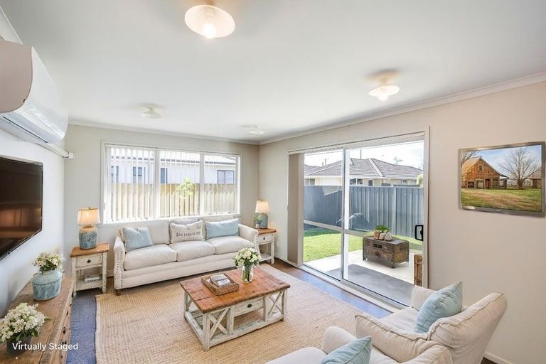 Photo of property in 17d Meeanee Road, Taradale, Napier, 4112