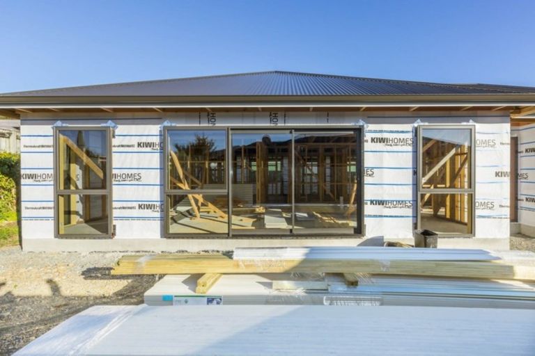 Photo of property in 16a Ebdentown Street, Ebdentown, Upper Hutt, 5018