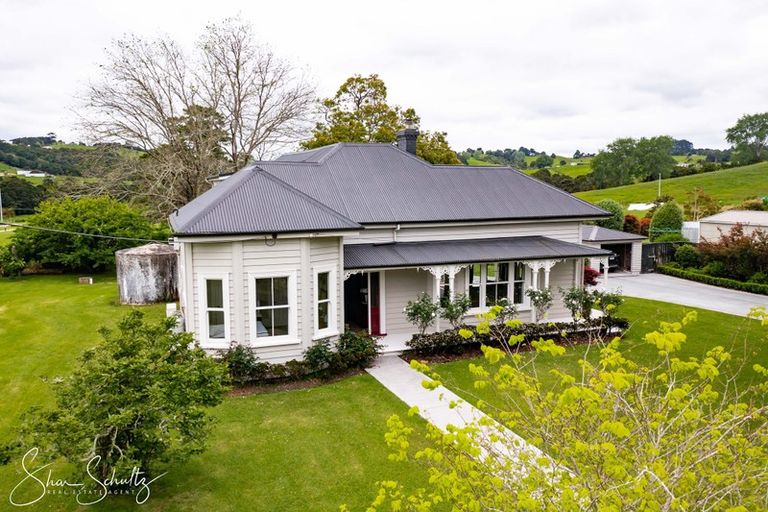 Photo of property in 31 Franklin Road, Paparoa, 0571
