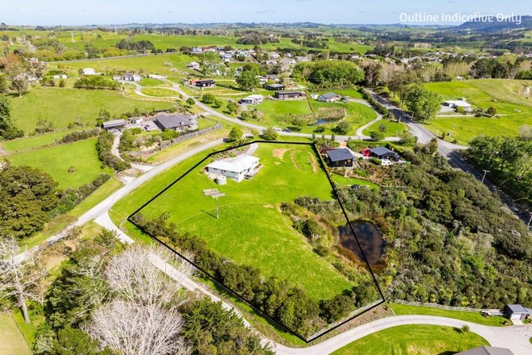 Photo of property in 11 Lupis Way, Kaiwaka, 0573