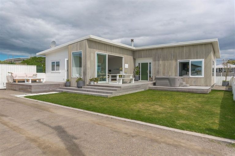 Photo of property in 21 Ocean Beach Street, Foxton Beach, Foxton, 4815