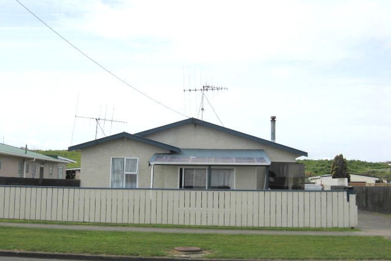 Photo of property in 62 Polson Street, Castlecliff, Whanganui, 4501