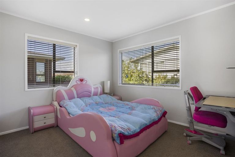 Photo of property in 1/28 Knights Road, Rothesay Bay, Auckland, 0630