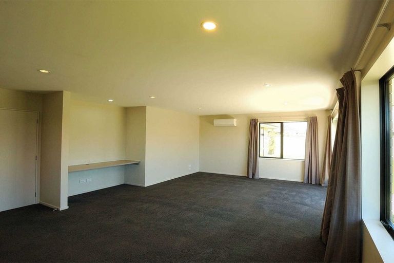 Photo of property in 17 Sequoia Way, Rangiora, 7400
