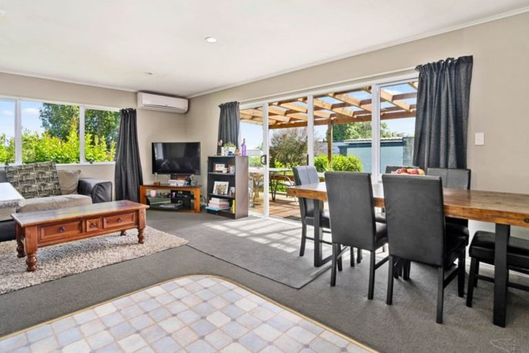 Photo of property in 2 Glenfield Road, Owhata, Rotorua, 3010